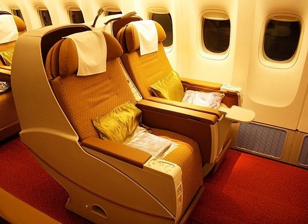  Assentos da classe executiva do Boeing 777-300ER da Air India. 
